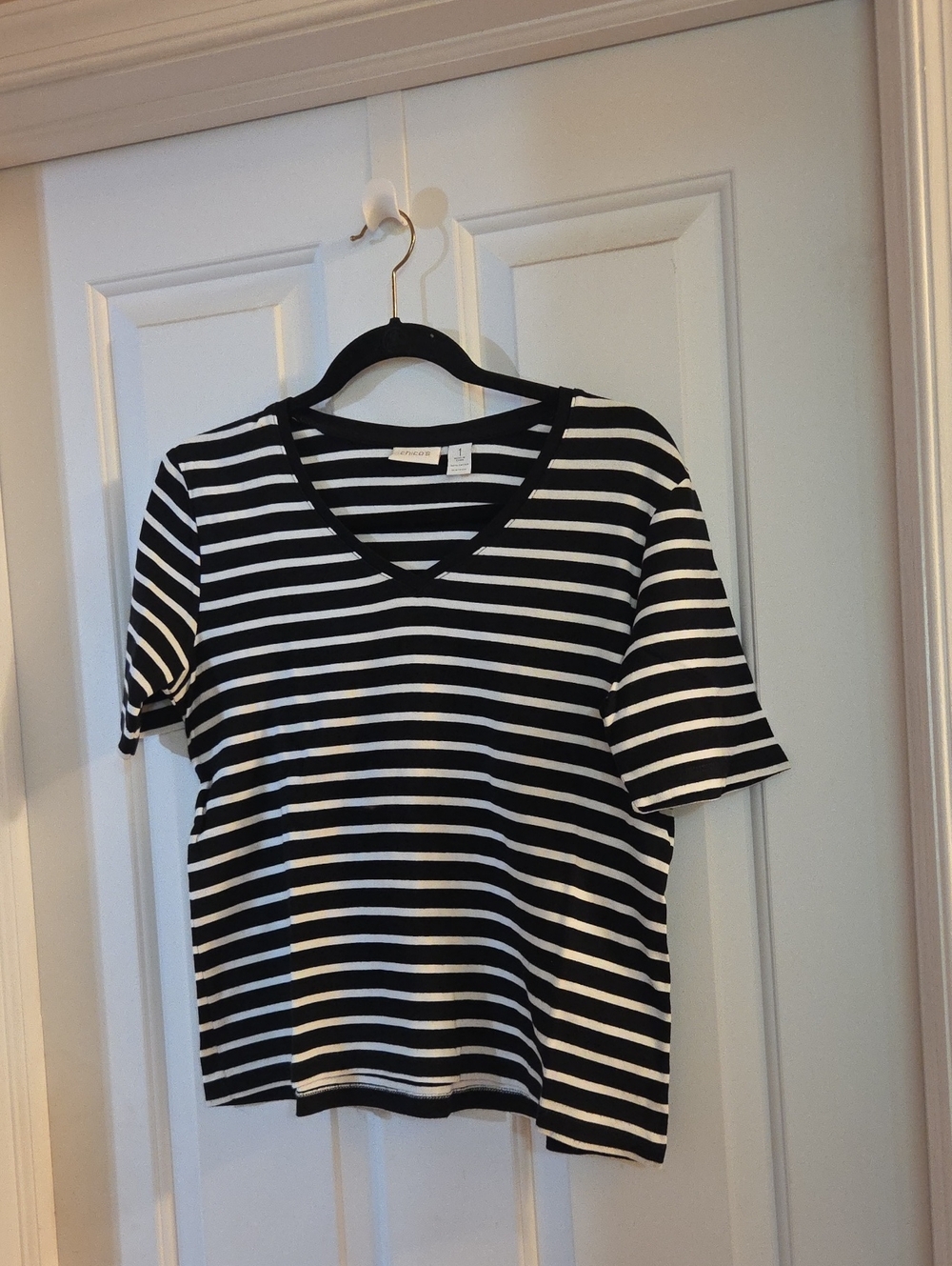 Chicos Women’s V-Neck Black & White Striped Tee Medium